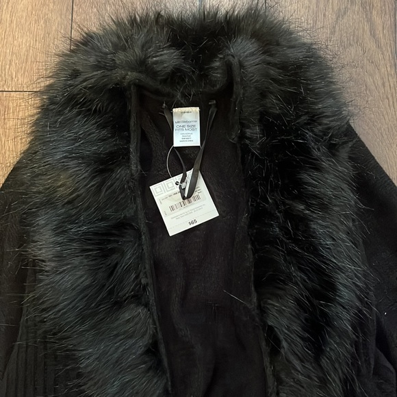 NWT fur shawl - Picture 3 of 3